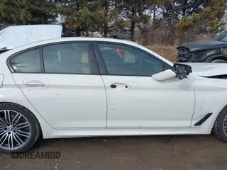 2018 BMW 5 Series 530i xDrive with VIN WBAJA7C58JWC76331, listed as a IAAI auction lot 41586204 with 86,578 mi miles. Bid and sale history available at carsss.com. Image 13.