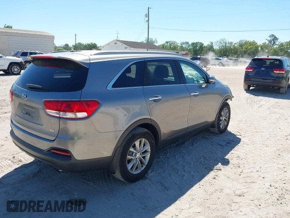 2017 Kia Sorento LX with VIN 5XYPG4A35HG189017, listed as a IAAI auction lot 41829860 with 116,810 mi miles. Bid and sale history available at carsss.com. Image 4.