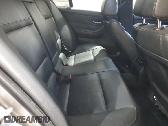2010 BMW 3 Series 328i xDrive с VIN WBAPK5C53AA646963, выставлен на аукционе Copart как лот 57481095 с пробегом 197 165 миль миль и Списание • Salvage title. История ставок и продаж доступна на DreamBid. Изображение 10.