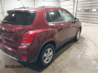 2017 Chevrolet Trax LT with VIN 3GNCJPSB9HL184572, listed as a IAAI auction lot 41692581 with 86,656 mi miles. Bid and sale history available at carsss.com. Image 4.