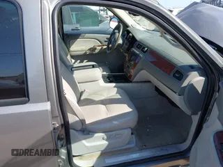 2007 Chevrolet Avalanche LTZ with VIN 3GNFK12397G239027, listed as a IAAI auction lot 42106910 with 212,774 mi miles and . Bid and sale history available at DreamBid. Image 5.