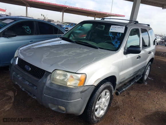 2004 Ford Escape XLT with VIN 1FMYU03104KA40905, listed as a IAAI auction lot 41874929 with 241,187 mi miles. Bid and sale history available at carsss.com. Image 2.