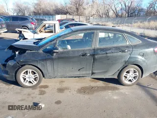2017 Ford Fiesta SE z VIN 3FADP4BJ6HM125903, wystawiony jako IAAI lot #41376018 z przebiegiem 114 628 mil mil oraz . Historia ofert i sprzedaży dostępna na DreamBid. Obrazek 14.