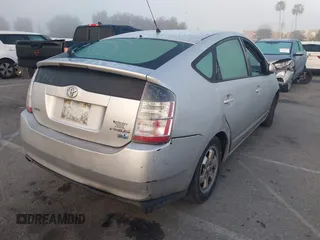 2006 Toyota Prius with VIN JTDKB22U667523196, listed as a IAAI auction lot 41865639 with 282,399 mi miles. Bid and sale history available at carsss.com. Image 4.