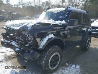 2024 Ford Bronco z VIN 1FMDE1AP3RLA66439, wystawiony jako IAAI lot #41071999 z przebiegiem 3 055 mil mil oraz . Historia ofert i sprzedaży dostępna na DreamBid. Obrazek 18.