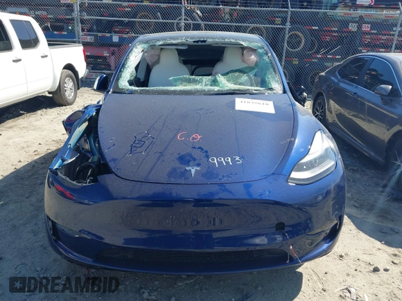 2025 Tesla Model Y Long Range with VIN 7SAYGDEEXSA346006, listed as a IAAI auction lot 41835610 with 1,896 mi miles and . Bid and sale history available at carsss.com. Image 12.
