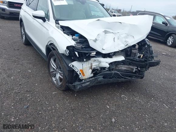 2019 Volkswagen Tiguan SEL Premium with VIN 3VV4B7AX9KM053328, listed as a IAAI auction lot 41960908 with 42,821 mi miles. Bid and sale history available at carsss.com. Image 18.