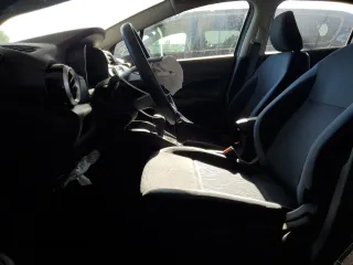 2025 Nissan Versa SV z VIN 3N1CN8EV6SL837703, wystawiony jako Copart lot #52526515 z przebiegiem 398 mil mil oraz Czysty tytuł • Clean title. Historia ofert i sprzedaży dostępna na DreamBid. Obrazek 7.