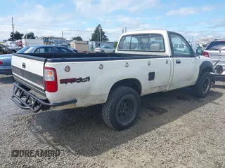 1993 Toyota T100 z VIN JT4VD20C1P0010434, wystawiony jako IAAI lot #42270410 z przebiegiem 263 632 mil mil oraz . Historia ofert i sprzedaży dostępna na DreamBid. Obrazek 4.