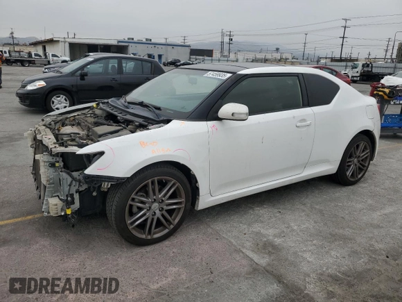 2013 Scion tC z VIN JTKJF5C77D3056779, wystawiony jako Copart lot #57459935 z przebiegiem 157 420 mil mil oraz Szkoda całkowita • Salvage title. Historia ofert i sprzedaży dostępna na DreamBid. Obrazek 1.