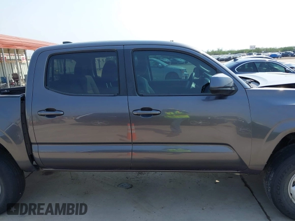 2021 Toyota Tacoma SR z VIN 5TFAX5GN8MX192277, wystawiony jako IAAI lot #42277081 z przebiegiem 66 322 mil mil oraz . Historia ofert i sprzedaży dostępna na DreamBid. Obrazek 14.
