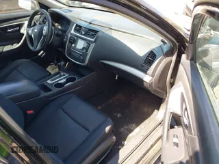 2017 Nissan Altima SV z VIN 1N4AL3AP0HC187796, wystawiony jako IAAI lot #42247396 z przebiegiem 106 024 mil mil oraz . Historia ofert i sprzedaży dostępna na DreamBid. Obrazek 5.