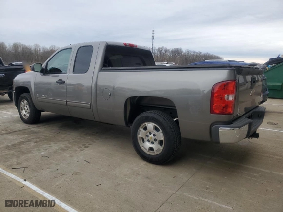 2013 Chevrolet Silverado 1500 LT with VIN 1GCRCSE03DZ274653, listed as a Copart auction lot 50017905 with 105,728 mi miles and Salvage Title. Bid and sale history available at carsss.com. Image 2.