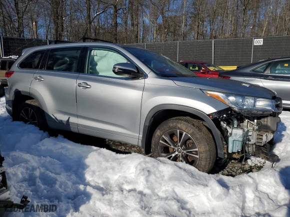 2018 Toyota Highlander LE with VIN 5TDBZRFH3JS860506, listed as a Copart auction lot 87349234 with 56,242 mi miles and Salvage Title. Bid and sale history available at carsss.com. Image 4.