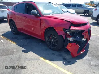 2020 Alfa Romeo Stelvio Ti z VIN ZASPAKBN5L7C73874, wystawiony jako IAAI lot #41996616 z przebiegiem Nie podano mil oraz . Historia ofert i sprzedaży dostępna na DreamBid. Obrazek 1.