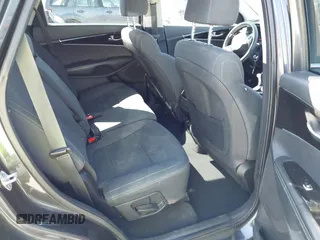 2019 Kia Sorento LX with VIN 5XYPG4A31KG547303, listed as a IAAI auction lot 41751159 with 65,468 mi miles. Bid and sale history available at carsss.com. Image 8.