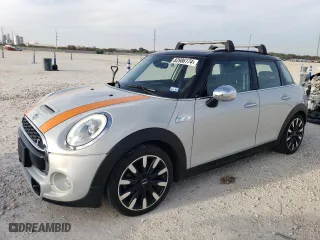 2015 MINI Cooper Hardtop 4 Door S with VIN WMWXU3C50F2B65944, listed as a Copart auction lot 82986174 with 121,207 mi miles and Clean Title. Bid and sale history available at carsss.com. Image 1.