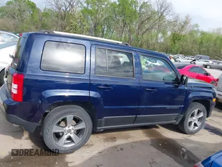 2017 Jeep Patriot High Altitude z VIN 1C4NJPFA8HD189559, wystawiony jako IAAI lot #42039158 z przebiegiem 65 593 mil mil oraz . Historia ofert i sprzedaży dostępna na DreamBid. Obrazek 13.