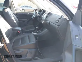2014 Volkswagen Tiguan S z VIN WVGBV3AX4EW581302, wystawiony jako IAAI lot #41033175 z przebiegiem 69 791 mil mil oraz . Historia ofert i sprzedaży dostępna na DreamBid. Obrazek 5.