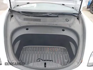 2020 Tesla Model 3 Standard Range Plus z VIN 5YJ3E1EAXLF806438, wystawiony jako IAAI lot #42104964 z przebiegiem 89 065 mil mil oraz . Historia ofert i sprzedaży dostępna na DreamBid. Obrazek 10.