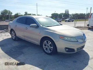 2009 Lincoln MKS z VIN 1LNHM93RX9G612146, wystawiony jako IAAI lot #42080816 z przebiegiem 194 963 mil mil oraz . Historia ofert i sprzedaży dostępna na DreamBid. Obrazek 1.