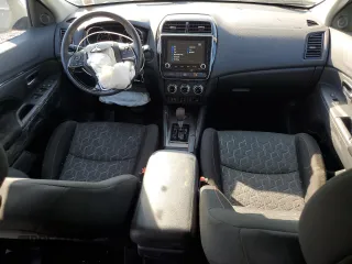 2023 Mitsubishi Outlander ES z VIN JA4ARUAU6PU000245, wystawiony jako Copart lot #56297065 z przebiegiem 34 145 mil mil oraz Szkody całkowita. Historia ofert i sprzedaży dostępna na DreamBid. Obrazek 8.