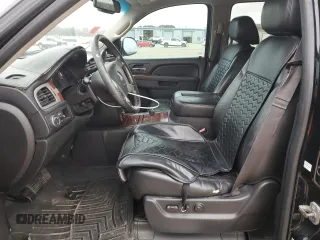 2014 Chevrolet Tahoe LTZ z VIN 1GNSCCE04ER156563, wystawiony jako Copart lot #44647735 z przebiegiem 135 849 mil mil oraz Czysty tytuł • Clean title. Historia ofert i sprzedaży dostępna na DreamBid. Obrazek 7.