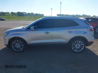 2016 Lincoln MKC Reserve z VIN 5LMCJ3C94GUJ24290, wystawiony jako IAAI lot #42264113 z przebiegiem 132 117 mil mil oraz . Historia ofert i sprzedaży dostępna na DreamBid. Obrazek 15.