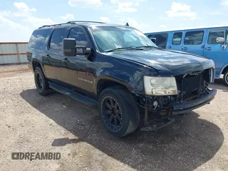 2007 Chevrolet Suburban LT with VIN 3GNGK26K07G156663, listed as a IAAI auction lot 42090632 with 278,818 mi miles. Bid and sale history available at carsss.com. Image 1.