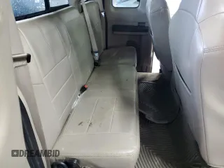 2008 Ford F-250 XL z VIN 1FTSX21R78EB74112, wystawiony jako Copart lot #56828015 z przebiegiem 157 138 mil mil oraz Szkoda całkowita • Salvage title. Historia ofert i sprzedaży dostępna na DreamBid. Obrazek 10.