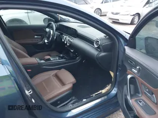 2022 Mercedes-Benz A 220 z VIN W1K3G4EBXNJ333694, wystawiony jako IAAI lot #41932394 z przebiegiem Nie podano mil oraz . Historia ofert i sprzedaży dostępna na DreamBid. Obrazek 5.