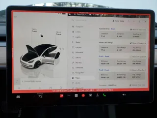 2022 Tesla Model 3 z VIN 5YJ3E1EA5NF324625, wystawiony jako Copart lot #46974745 z przebiegiem 106 617 mil mil oraz Szkoda całkowita • Salvage title. Historia ofert i sprzedaży dostępna na DreamBid. Obrazek 9.