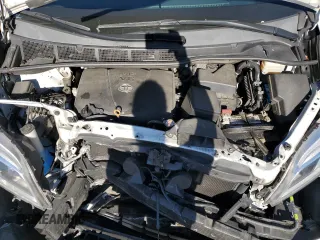 2018 Toyota Sienna XLE with VIN 5TDDZ3DC6JS196196, listed as a Copart auction lot 60103275 with 71,209 mi miles and Salvage title. Bid and sale history available at DreamBid. Image 12.