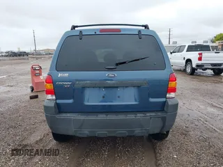 2005 Ford Escape XLT z VIN 1FMYU931X5DA21790, wystawiony jako IAAI lot #42207801 z przebiegiem 188 531 mil mil oraz . Historia ofert i sprzedaży dostępna na DreamBid. Obrazek 16.