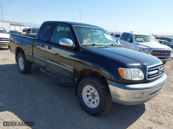 2000 Toyota Tundra SR5 with VIN 5TBBT4410YS009504, listed as a IAAI auction lot 41998051 with 96,821 mi miles. Bid and sale history available at carsss.com. Image 1.