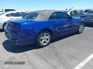 2014 Ford Mustang V6 z VIN 1ZVBP8EM8E5238393, wystawiony jako IAAI lot #42502830 z przebiegiem 150 481 mil mil oraz . Historia ofert i sprzedaży dostępna na DreamBid. Obrazek 4.