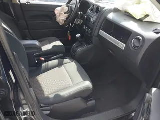 2014 Jeep Compass Sport with VIN 1C4NJCBB1ED722113, listed as a IAAI auction lot 41525045 with 106,502 mi miles. Bid and sale history available at carsss.com. Image 5.
