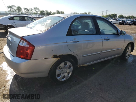 2006 Kia Spectra EX z VIN KNAFE121565370909, wystawiony jako Copart lot #56572995 z przebiegiem 102 978 mil mil oraz Szkoda całkowita • Salvage title. Historia ofert i sprzedaży dostępna na DreamBid. Obrazek 3.