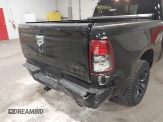 2022 Ram 1500 Big Horn z VIN 1C6SRFBT2NN281888, wystawiony jako IAAI lot #41971869 z przebiegiem 112 527 mil mil oraz . Historia ofert i sprzedaży dostępna na DreamBid. Obrazek 6.