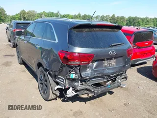 2020 Kia Sorento EX z VIN 5XYPHDA51LG706563, wystawiony jako IAAI lot #39526327 z przebiegiem 36 833 mil mil oraz . Historia ofert i sprzedaży dostępna na DreamBid. Obrazek 6.