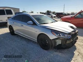 2018 Hyundai Sonata Hybrid SE with VIN KMHE24L33JA082441, listed as a Copart auction lot 81591774 with 83,634 mi miles and Salvage Title. Bid and sale history available at carsss.com. Image 4.