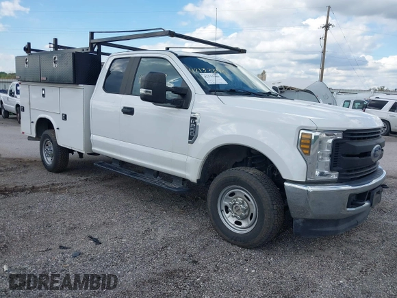 2019 Ford F-250 XL with VIN 1FD7X2B60KEC25009, listed as a IAAI auction lot 42133340 with 159,294 mi miles and . Bid and sale history available at DreamBid. Image 1.