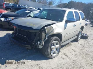 2014 Chevrolet Tahoe LTZ z VIN 1GNSCCE00ER228911, wystawiony jako IAAI lot #41732239 z przebiegiem 216 743 mil mil oraz . Historia ofert i sprzedaży dostępna na DreamBid. Obrazek 2.