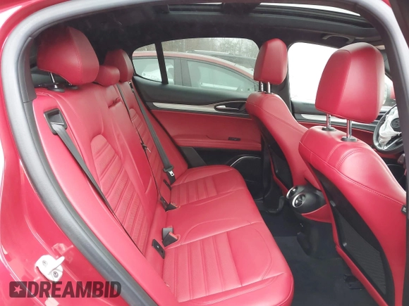 2019 Alfa Romeo Stelvio Ti z VIN ZASPAKBNXK7C31621, wystawiony jako IAAI lot #41773366 z przebiegiem 37 344 mil mil oraz . Historia ofert i sprzedaży dostępna na DreamBid. Obrazek 8.