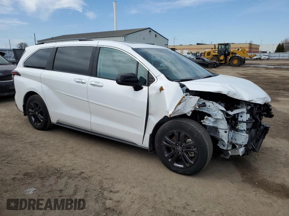 2024 Toyota Sienna LE with VIN 5TDGSKFCXRS119660, listed as a Copart auction lot 48903225 with 11,645 mi miles and Salvage Title. Bid and sale history available at carsss.com. Image 4.