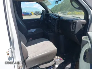 2010 Chevrolet Express Cargo z VIN 1GCZGFBA9A1110682, wystawiony jako IAAI lot #42746096 z przebiegiem 283 440 mil mil oraz . Historia ofert i sprzedaży dostępna na DreamBid. Obrazek 5.