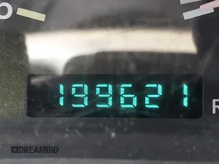 2000 Jeep Cherokee z VIN 1J4FF48S5YL138739, wystawiony jako IAAI lot #42109922 z przebiegiem 199 621 mil mil oraz . Historia ofert i sprzedaży dostępna na DreamBid. Obrazek 7.