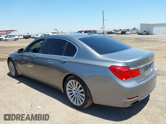 2012 BMW 7 Series 750Li xDrive с VIN WBAKC8C57CC435149, выставлен на аукционе IAAI как лот 42547400 с пробегом 125 127 миль миль и . История ставок и продаж доступна на DreamBid. Изображение 3.