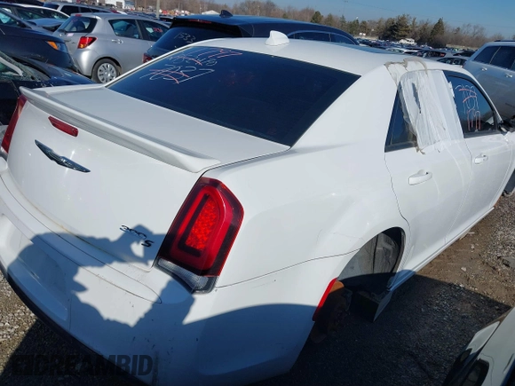 2015 Chrysler 300 S z VIN 2C3CCABG7FH767129, wystawiony jako IAAI lot #38651797 z przebiegiem 125 210 mil mil oraz . Historia ofert i sprzedaży dostępna na DreamBid. Obrazek 4.