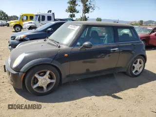 2006 MINI Hardtop z VIN WMWRC33596TK70842, wystawiony jako Copart lot #59630865 z przebiegiem 150 866 mil mil oraz Czysty tytuł • Clean title. Historia ofert i sprzedaży dostępna na DreamBid. Obrazek 1.